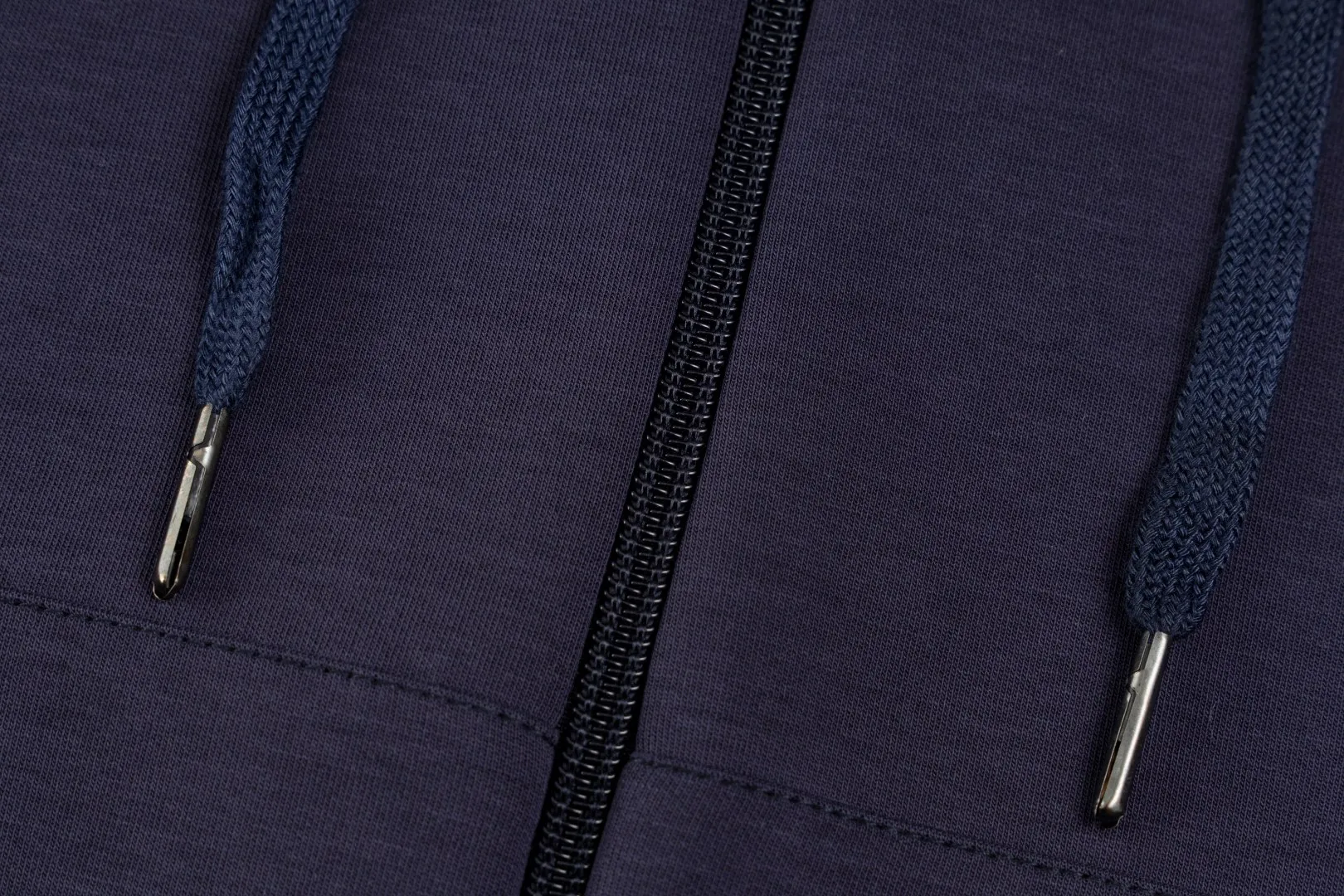 P236 #R95 Ralph Lauren/Ralph Lauren Twelve Color Pony🐎 Embroidered zipper cardigan jacket hooded sweatshirt This hooded sweatshirt is decorated with a simple style that represents Ralph Lauren. It is paired with a pony embroidery pattern, which is three-dimensional and full! The solid color fabric paired with exquisite embroidery instantly sets it off! Hooded sports design, loose and casual fit! The overall texture is very strong! Through the pictures, we can feel the thickness and texture of custom-woven and dyed threads. The workmanship is exquisite. They are shipped from major foreign trade factories. They are all made by masters with many years of experience. Everything is of high standards and requirements! Simple and versatile style ~ super delicate and soft, close to the body without being tied, all fabrics and accessories are original custom-made and of high quality! Perfectly reflects the brand’s sense of superiority! Standard cut, comfortable stretch, unrestricted movement! Highly practical, high-end and classy! Versatile style ~ can be paired with jeans or jogging pants. Ideal for transitioning from your morning commute to weekend events!  Color: Black with red label Black with white label Khaki Navy blue with red label Navy blue with white label White Light gray Dark gray Burgundy Army green Light blue Pink Size: S M L